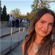 Graduada en Magisterio, paciente y creativa. Imparto clases de repaso general de Primaria y  de ESO en Benidorm u online.